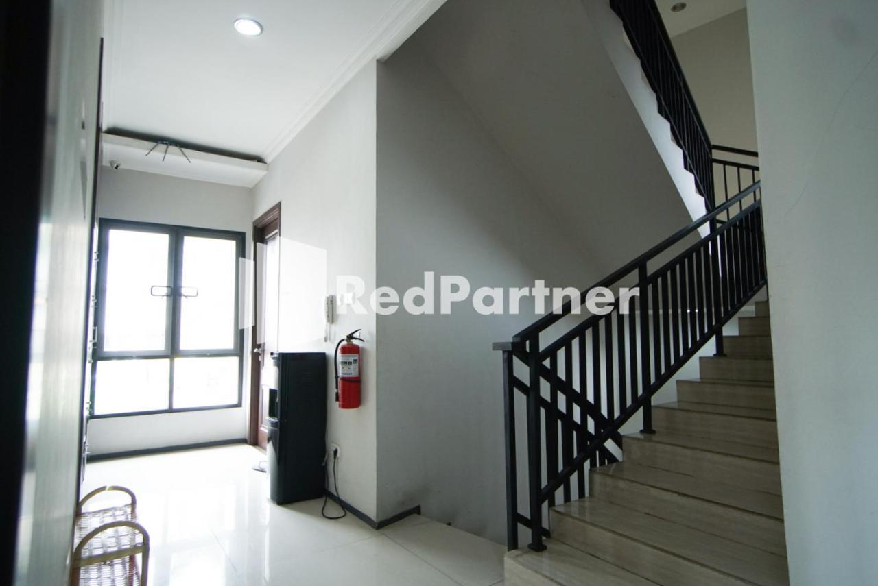 מלון ג'קרטה Toba Mansion Syariah Near Benhil Redpartner מראה חיצוני תמונה