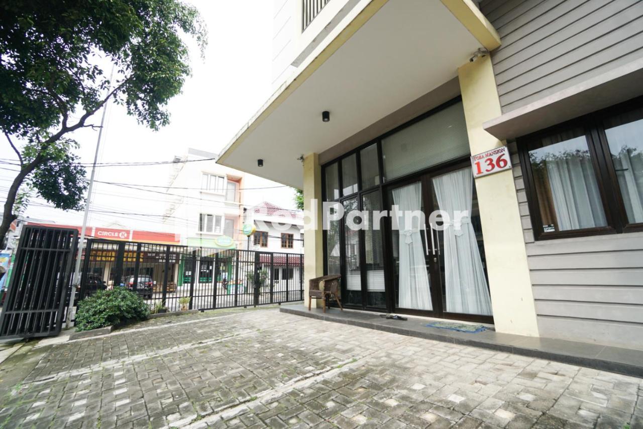 מלון ג'קרטה Toba Mansion Syariah Near Benhil Redpartner מראה חיצוני תמונה