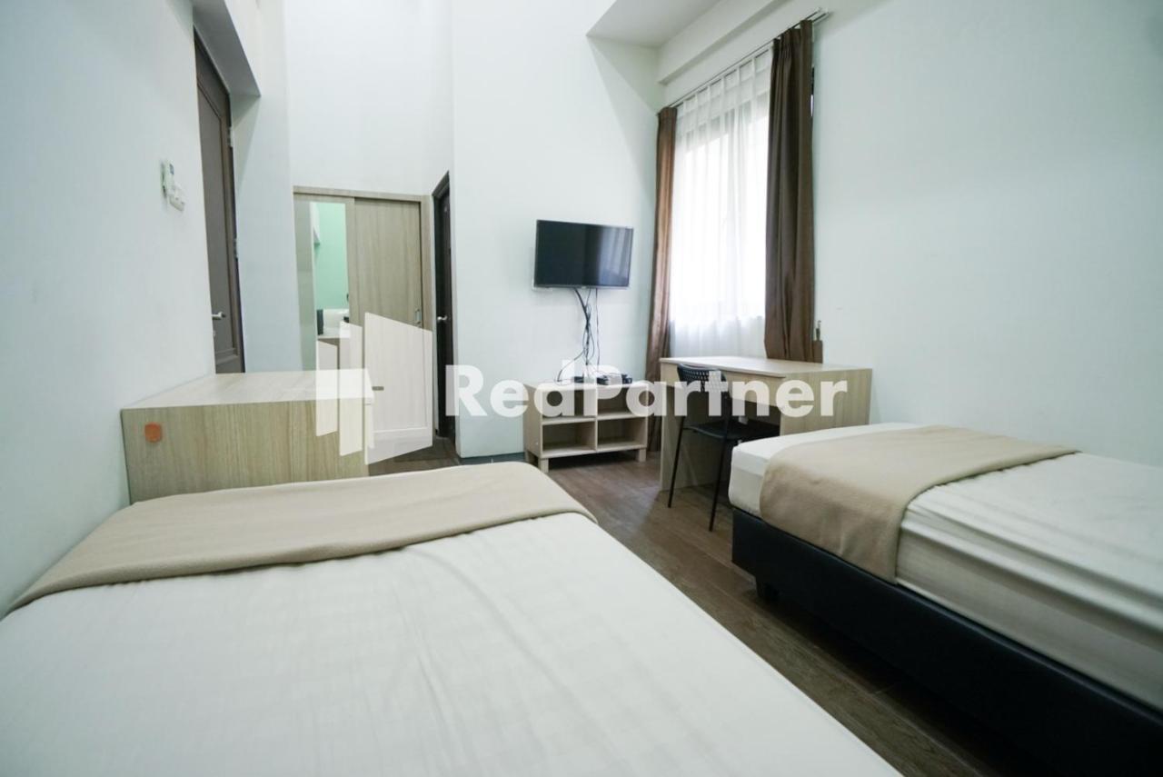מלון ג'קרטה Toba Mansion Syariah Near Benhil Redpartner מראה חיצוני תמונה