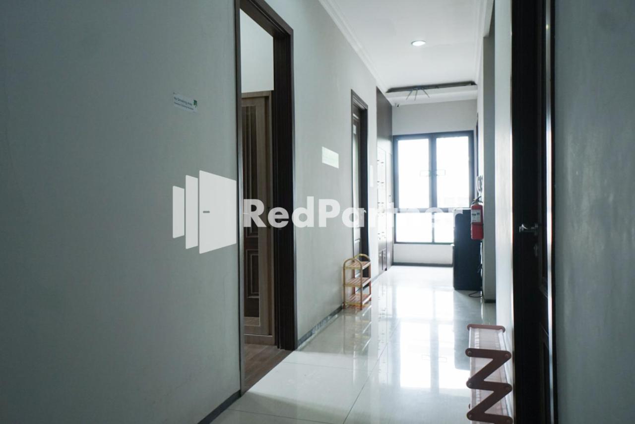 מלון ג'קרטה Toba Mansion Syariah Near Benhil Redpartner מראה חיצוני תמונה