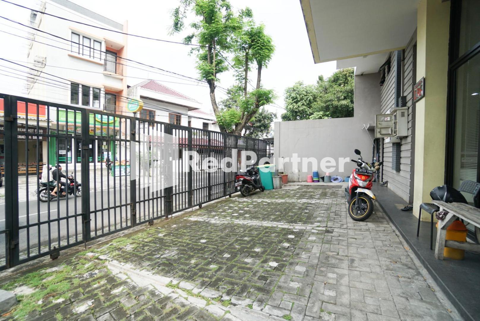 מלון ג'קרטה Toba Mansion Syariah Near Benhil Redpartner מראה חיצוני תמונה